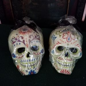 Skull candles (2)